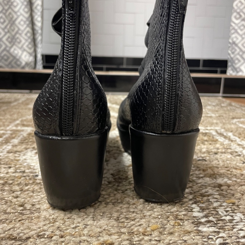 Shoes - Picture 5 of 8
